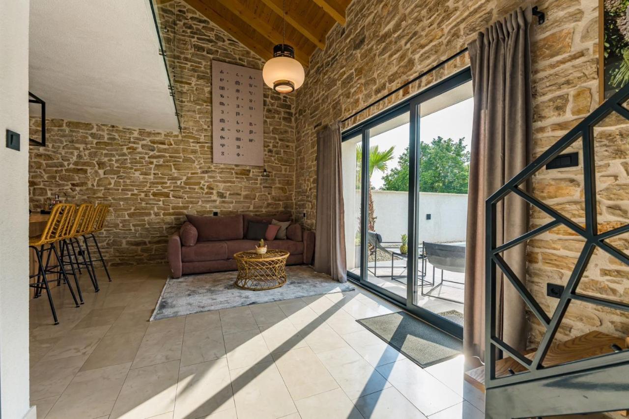 Villa Stone House With Pool Poeta Pridraga Exterior foto
