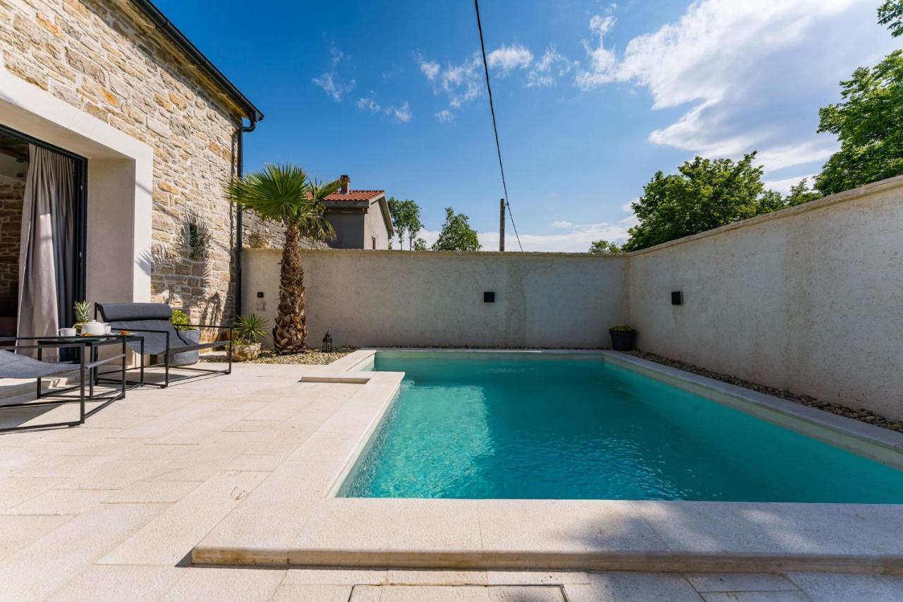 Villa Stone House With Pool Poeta Pridraga Exterior foto