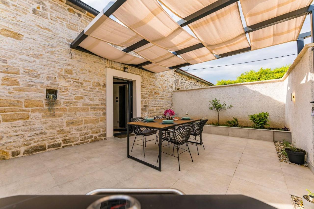 Villa Stone House With Pool Poeta Pridraga Exterior foto