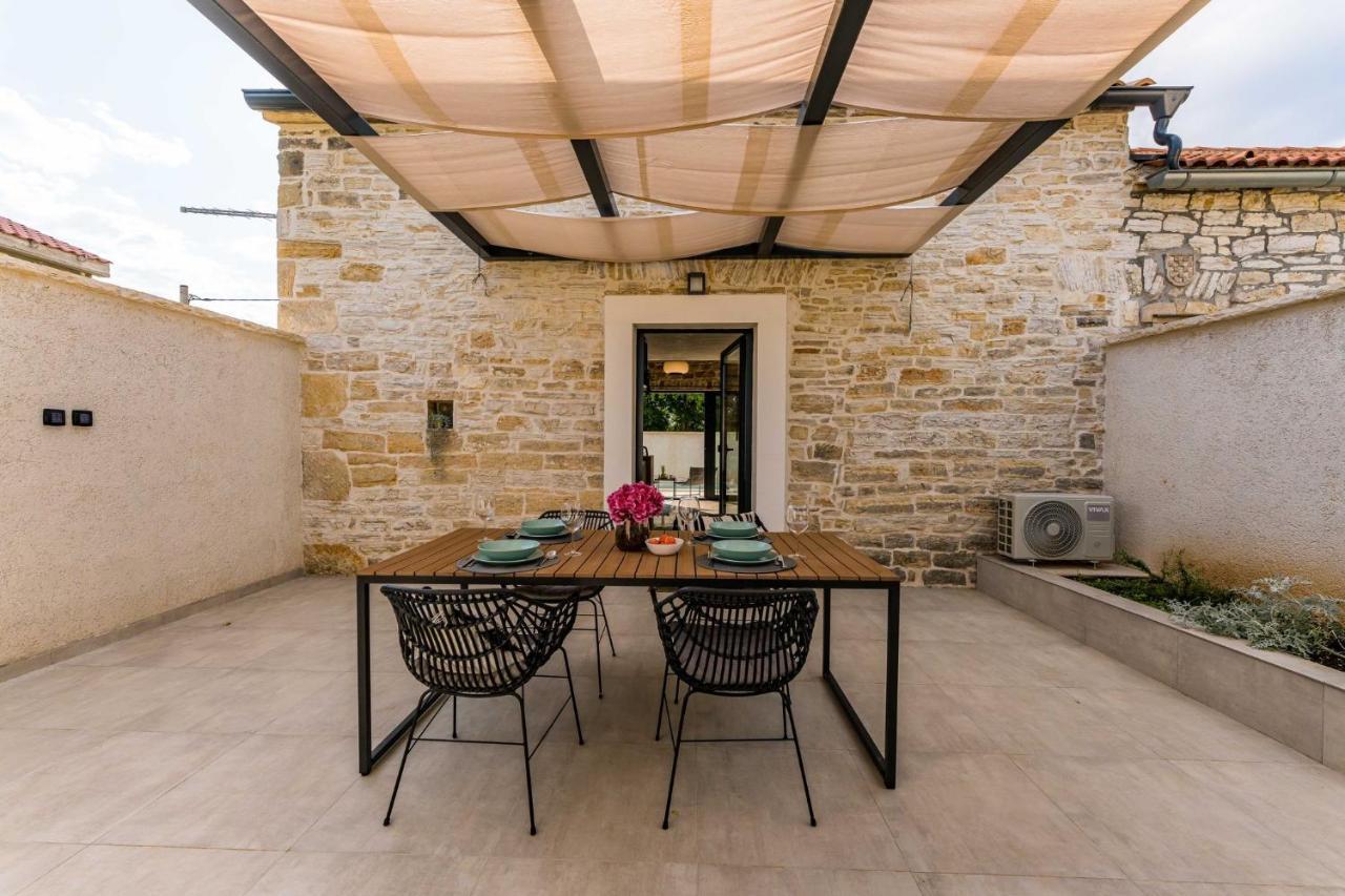 Villa Stone House With Pool Poeta Pridraga Exterior foto